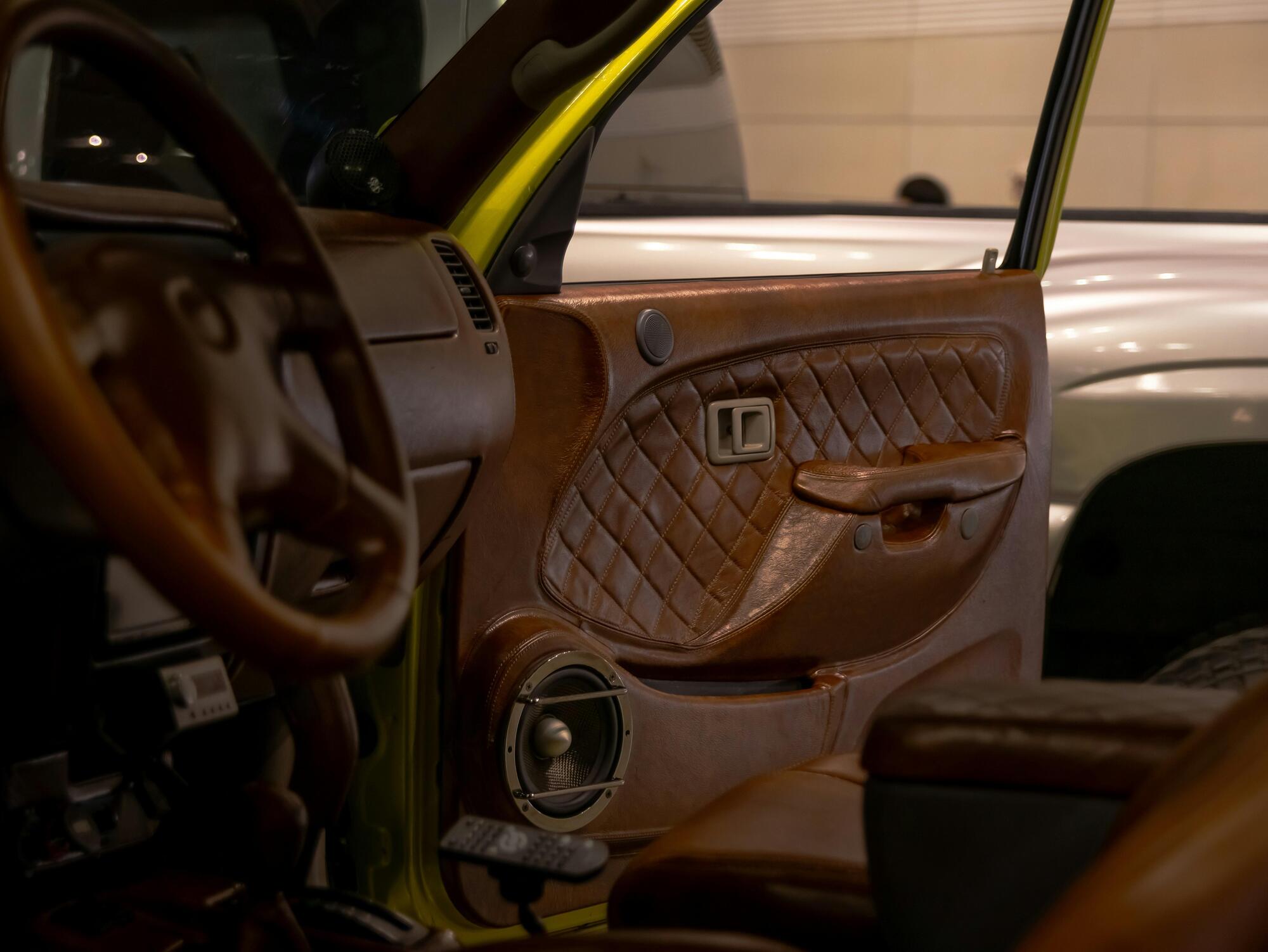 Experience the Shiftixhu Difference: Customizing Your Car's Inner World